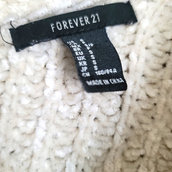 FOREVER 21 Cable Knit Cropped Top Size Small in Off White - Picture 7 of 9
